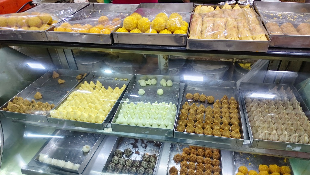 8 દિવસમાં 5 કરોડના મોદકનું વેચાણ થયું, દસ દિવસમાં 7 કરોડની કિંમતના એક લાખ કિલો મોદક વેચાશે