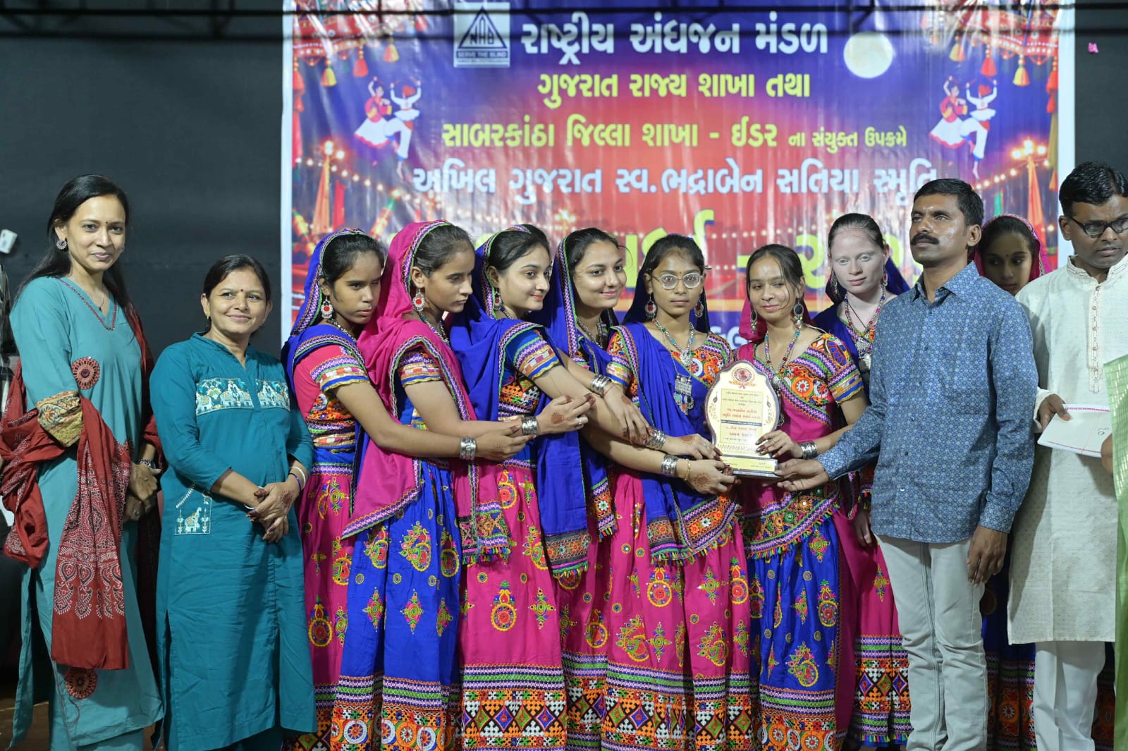 પ્રજ્ઞાચક્ષુ બહેનોની અદમ્ય પ્રતિભાથી ઈડર ટાઉન હોલ ગુંજી ઉઠ્યો