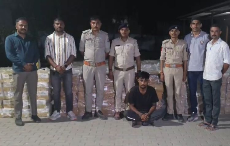 બાવળાના ભાયલા ટોલનાકા નજીકથી 39 લાખનો વિદેશી દારૂ ઝડપાયો રાજસ્થાનના ટ્રકચાલકની અટકાયત