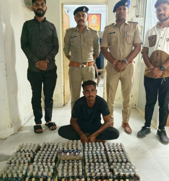 નશાકારક કફ સીરપના કાળા કારોબાર સામે કાર્યવાહી, 24 કલાકમાં 2 દરોડા પાડી 450 બોટલ ઝડપી