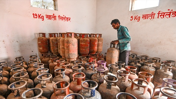 કોમર્શિયલ LPG સિલિન્ડરની કિંમતોમાં રૂ. 62.50 નો વધારો હોટેલ-રેસ્ટોરન્ટમાં જમવાનું મોંઘું થશે?